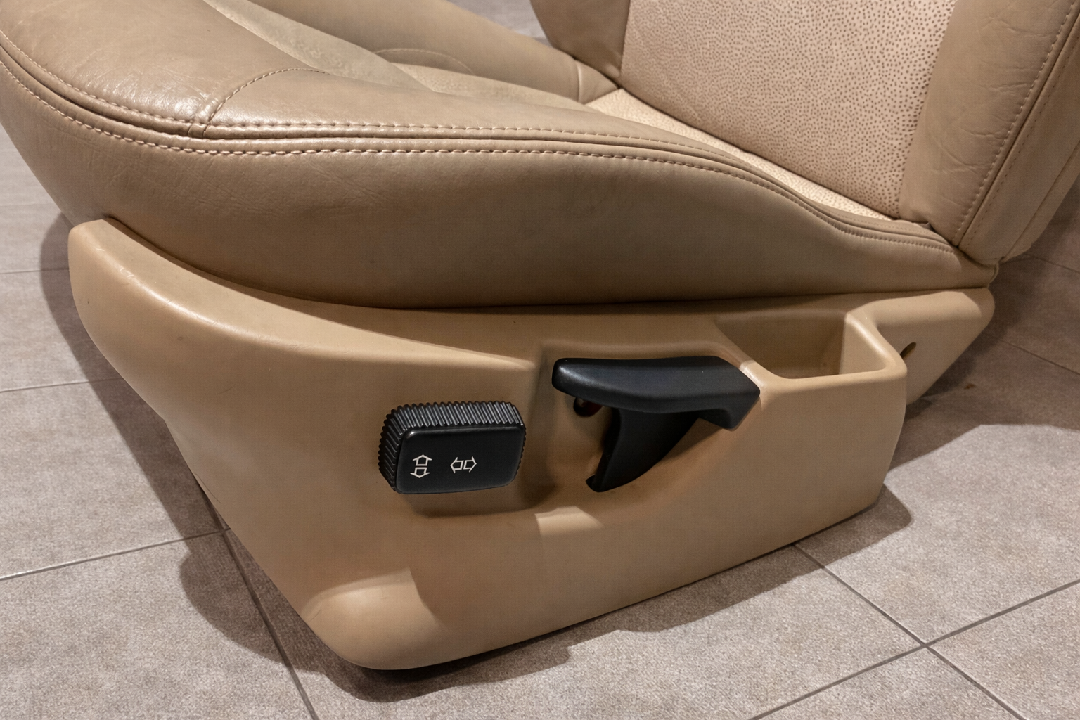 2000-2002 BMW Z3 Roadster Heated Front Seats / Sand Beige Oregon Leather / Z3036 - Image 5