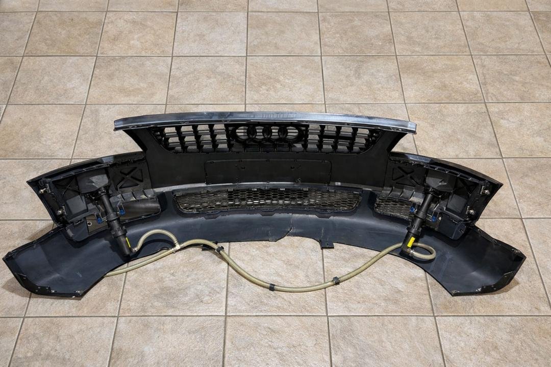 2000-2006 Audi TT 1.8l Front Bumper Cover w/ Grille / T1034